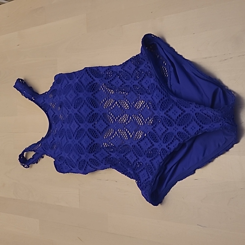 LIKE NEW BECCA  by Rebecca Virtue Lace Sheer Paneled Flattering Bathing Suit